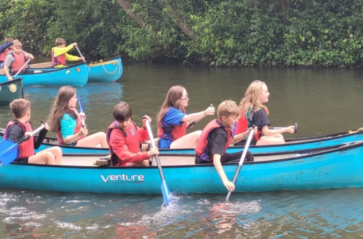 River Wey canoeing and paddleboarding in Guildford holiday activities for children during their holiday